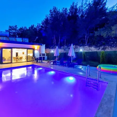 Kalkanda Merkeze Yakin Ayaz Villa